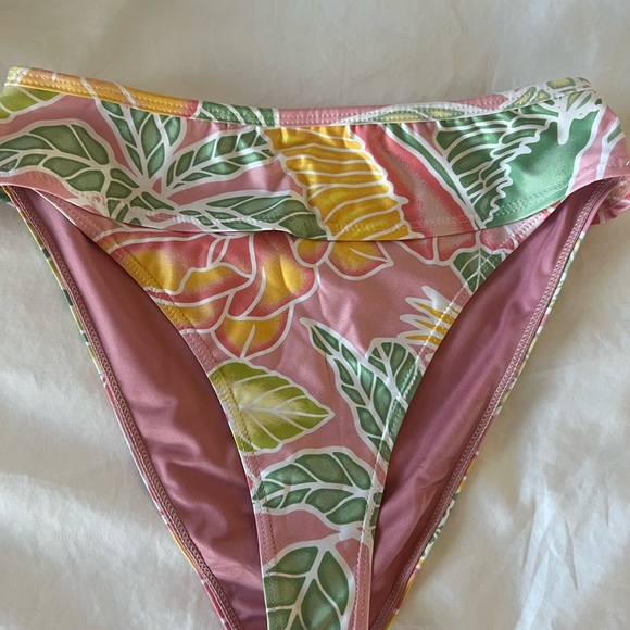 KENNY FLOWERS - Bahamas Print Banded Bottom and Underwire Bikini Top - Picture 5 of 10